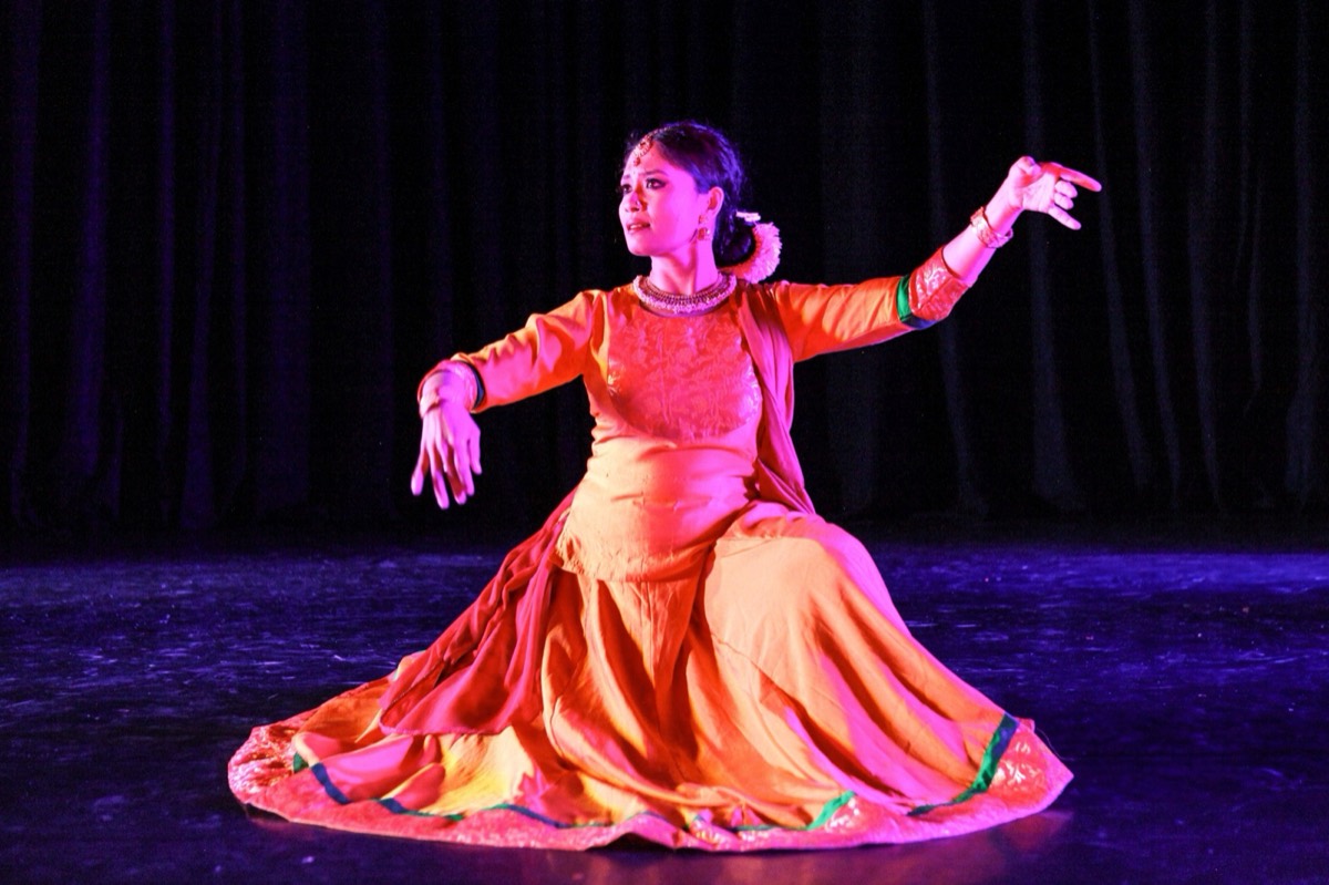 Seated spin with the skirt in full bloom at the GIDF Gala