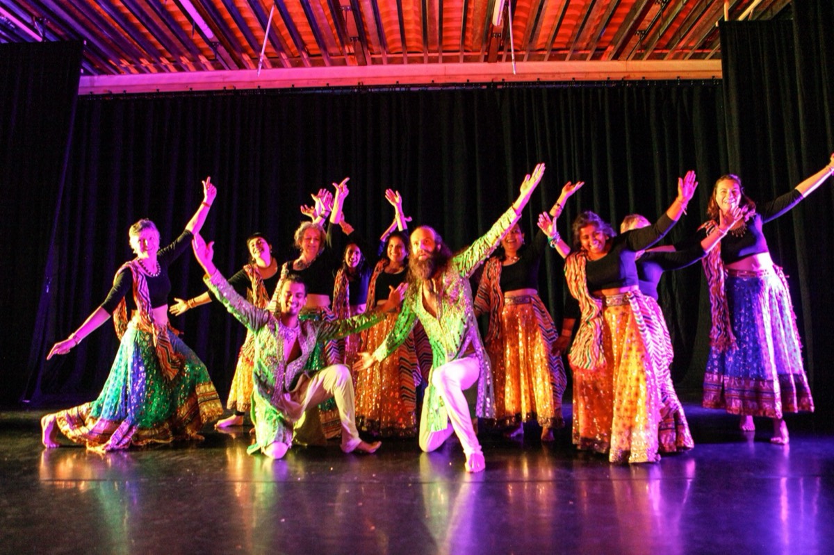Students and faculty filling the GIDF Gala stage together