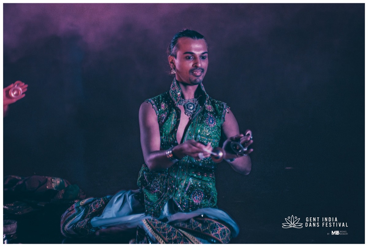 Terah Taali artist playing manjeera at the first GIDF edition in 2023